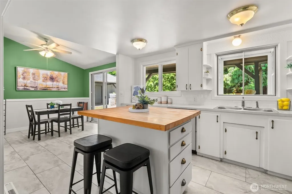 1248 S 129th Street Burien WA 98168