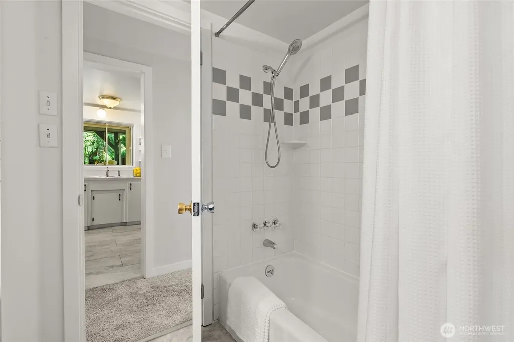 1248 S 129th Street Burien WA 98168