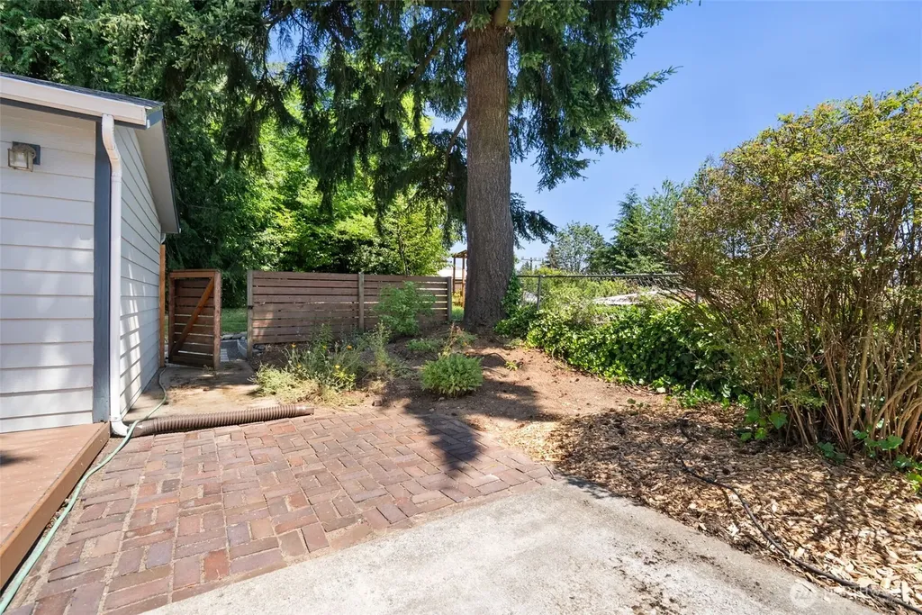 1248 S 129th Street Burien WA 98168