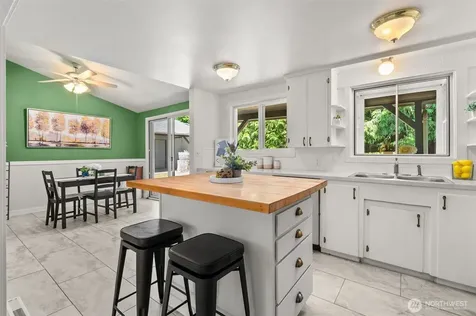 1248 S 129th Street Burien WA 98168