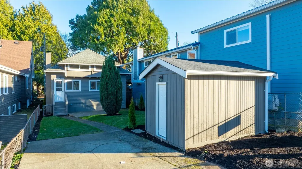 715 27th Avenue Seattle WA 98122
