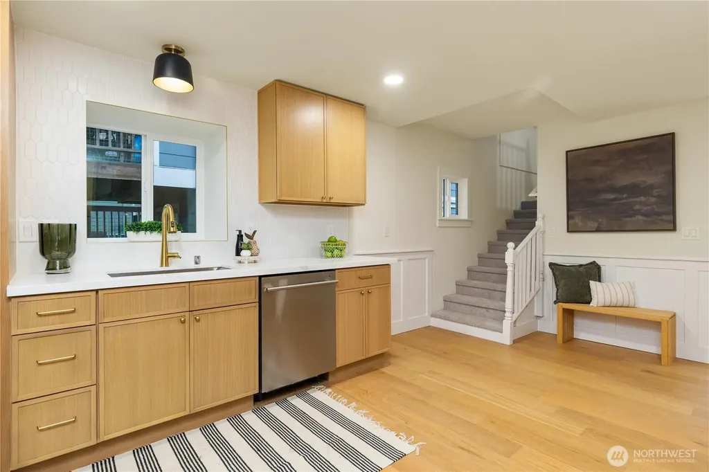 715 27th Avenue Seattle WA 98122