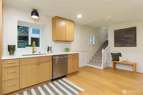 715 27th Avenue Seattle WA 98122