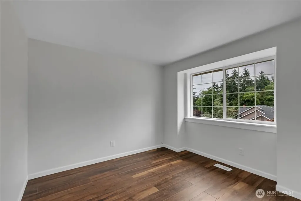 32027 11th Avenue SW Federal Way WA 98023