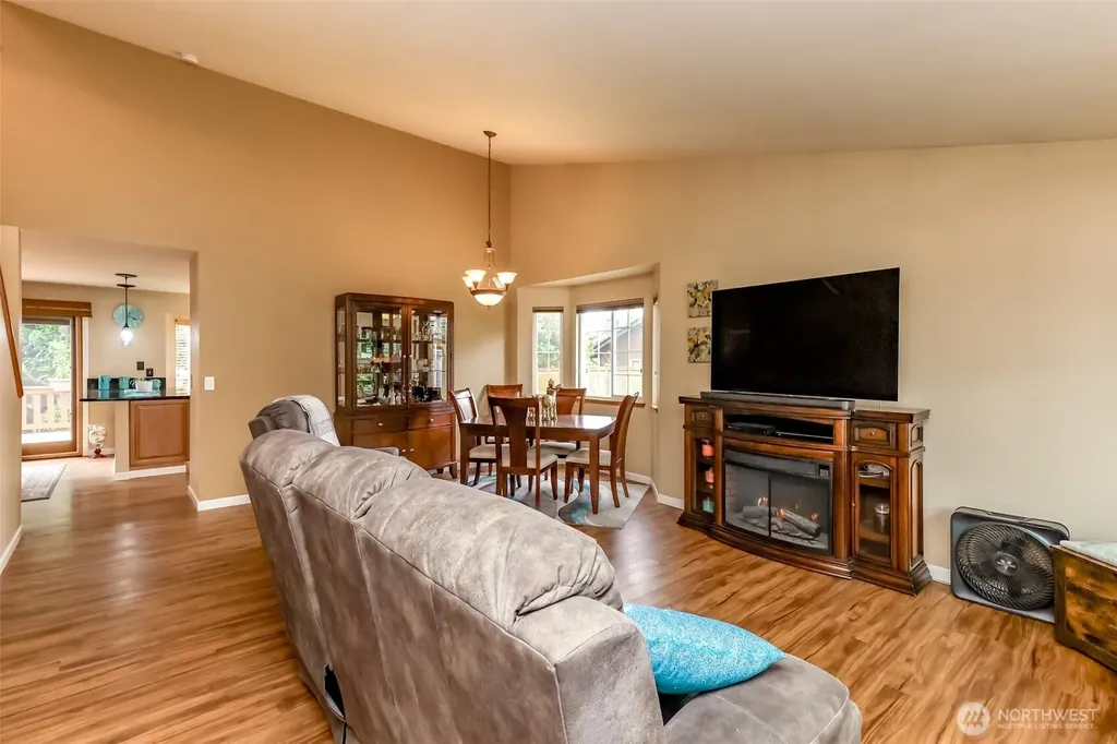 1615 57th Avenue NE Tacoma WA 98422