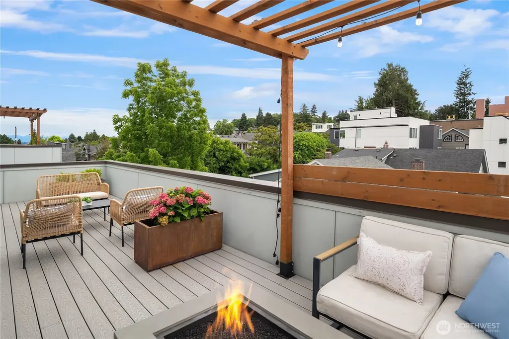 2228 10th Ave E Seattle WA 98102