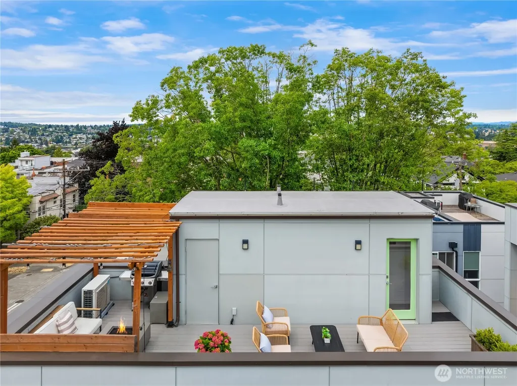 2228 10th Ave E Seattle WA 98102