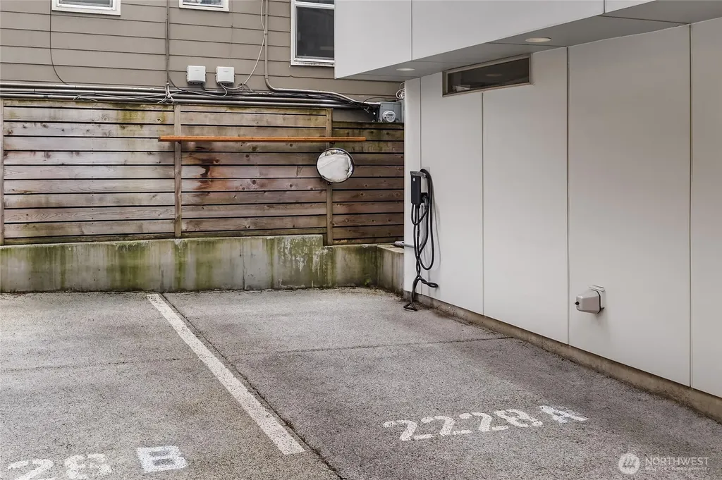 2228 10th Ave E Seattle WA 98102
