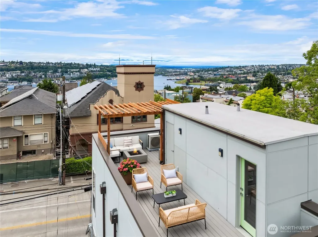 2228 10th Ave E Seattle WA 98102