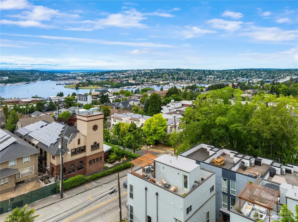 2228 10th Ave E Seattle WA 98102