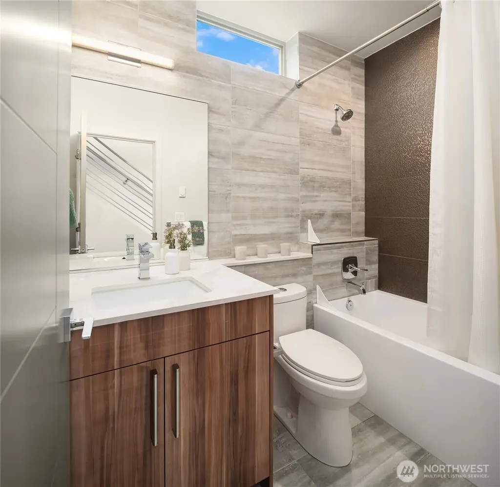 2228 10th Ave E Seattle WA 98102