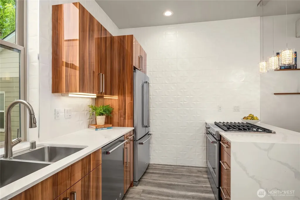 2228 10th Ave E Seattle WA 98102