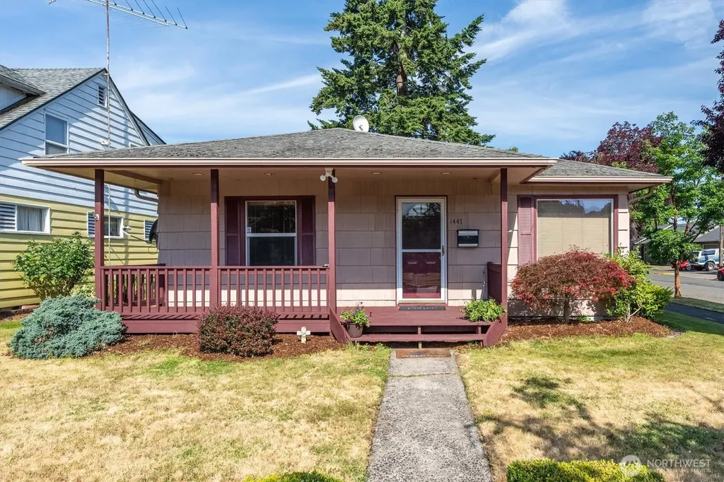 1447 9th Avenue Longview WA 98632