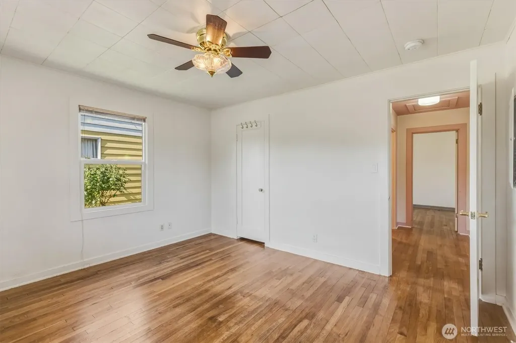 1447 9th Avenue Longview WA 98632