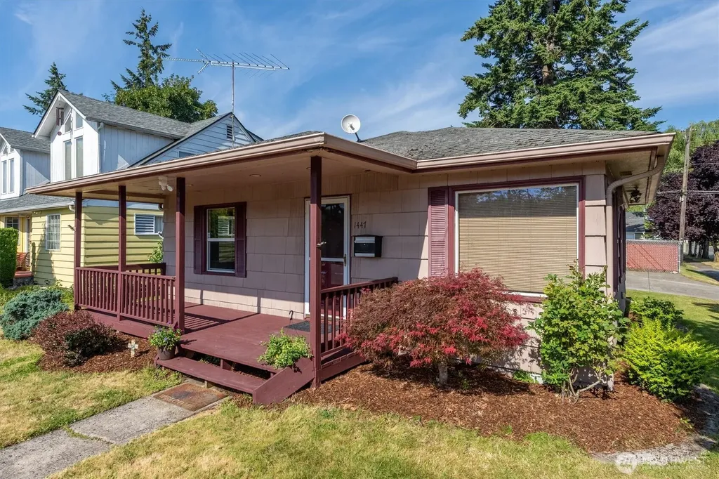 1447 9th Avenue Longview WA 98632