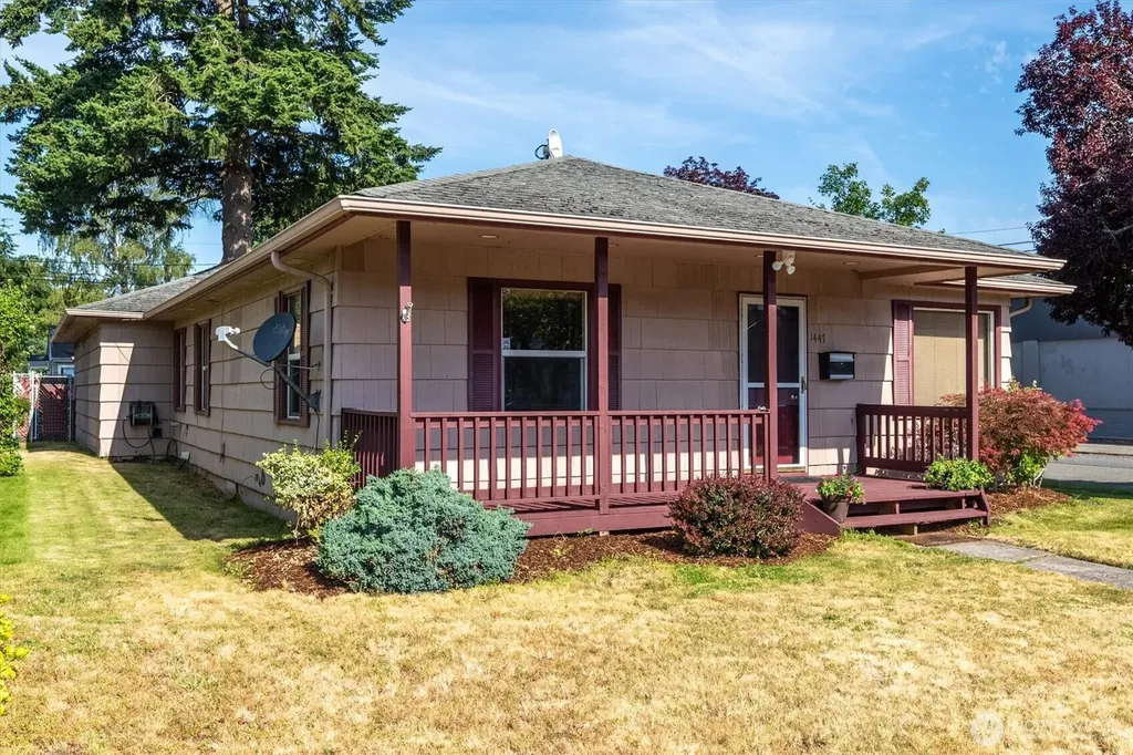 1447 9th Avenue Longview WA 98632