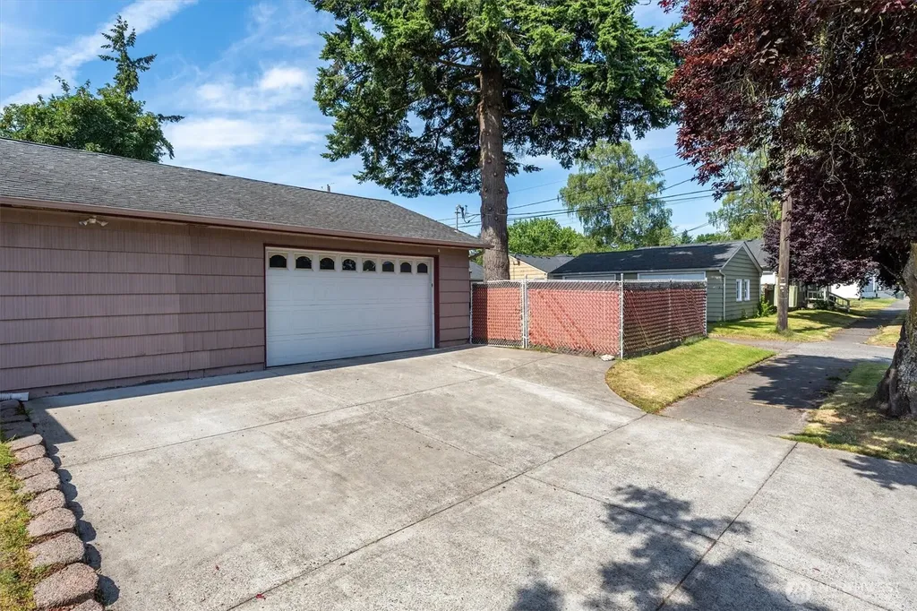 1447 9th Avenue Longview WA 98632