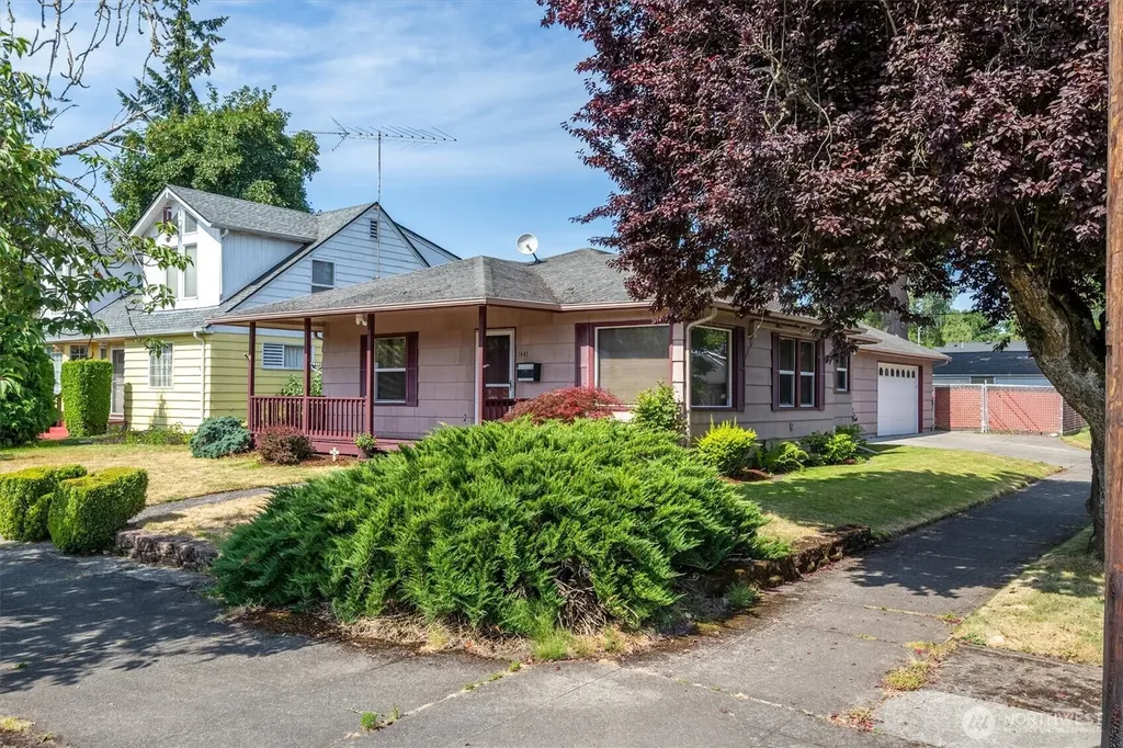 1447 9th Avenue Longview WA 98632