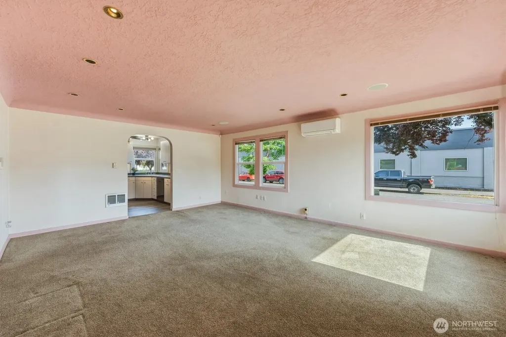 1447 9th Avenue Longview WA 98632
