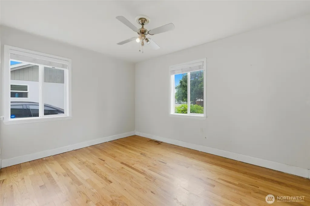 16 Oak Park Drive SW Lakewood WA 98499