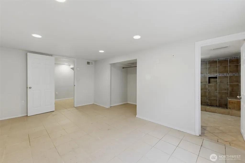 16 Oak Park Drive SW Lakewood WA 98499