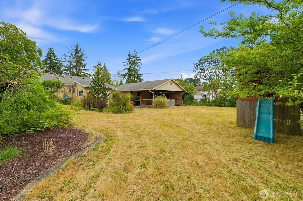 16 Oak Park Drive SW Lakewood WA 98499