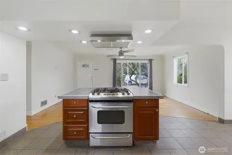 16 Oak Park Drive SW Lakewood WA 98499