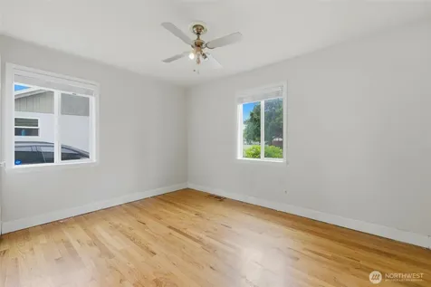 16 Oak Park Drive SW Lakewood WA 98499