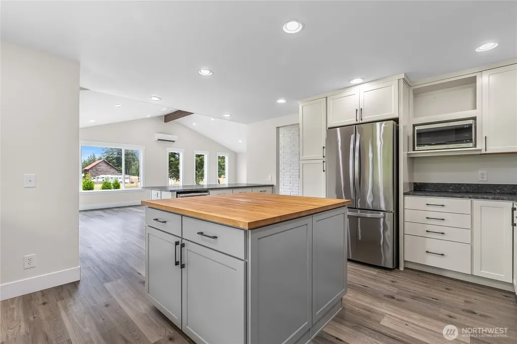8360 Valley View Road Custer WA 98240