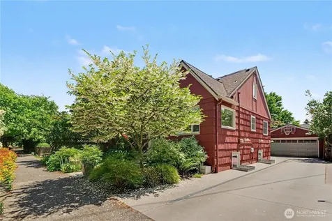 351 NW 84th Street Seattle WA 98117
