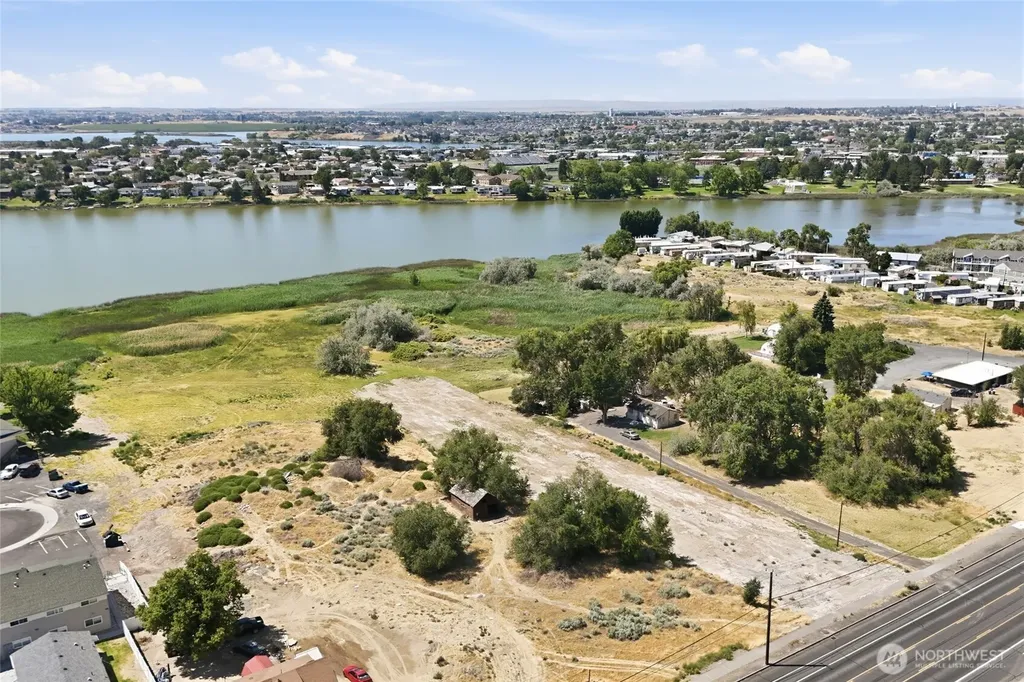 1042 S Division Street Moses Lake WA 98837