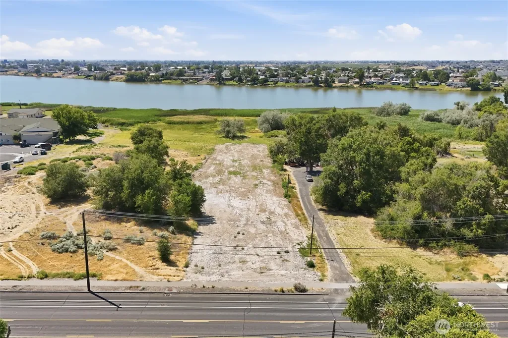 1042 S Division Street Moses Lake WA 98837