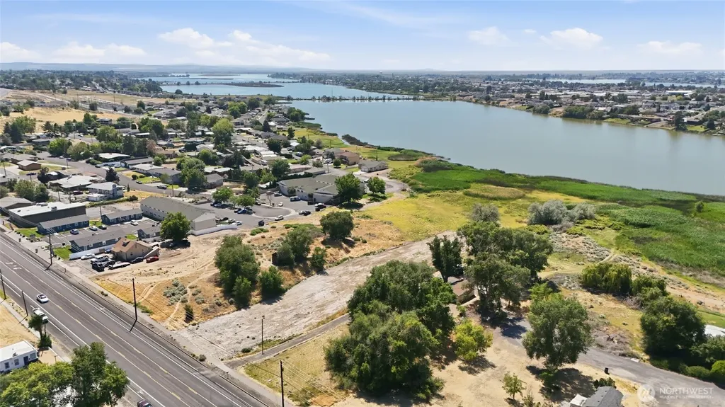1042 S Division Street Moses Lake WA 98837