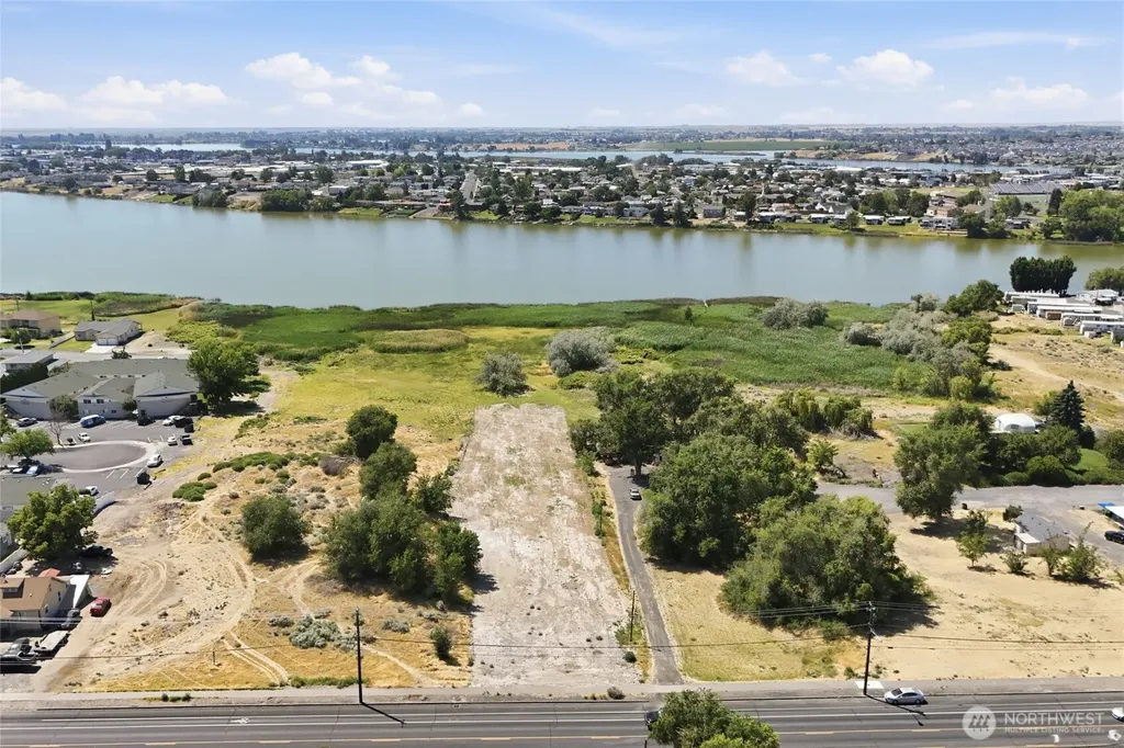 1042 S Division Street Moses Lake WA 98837
