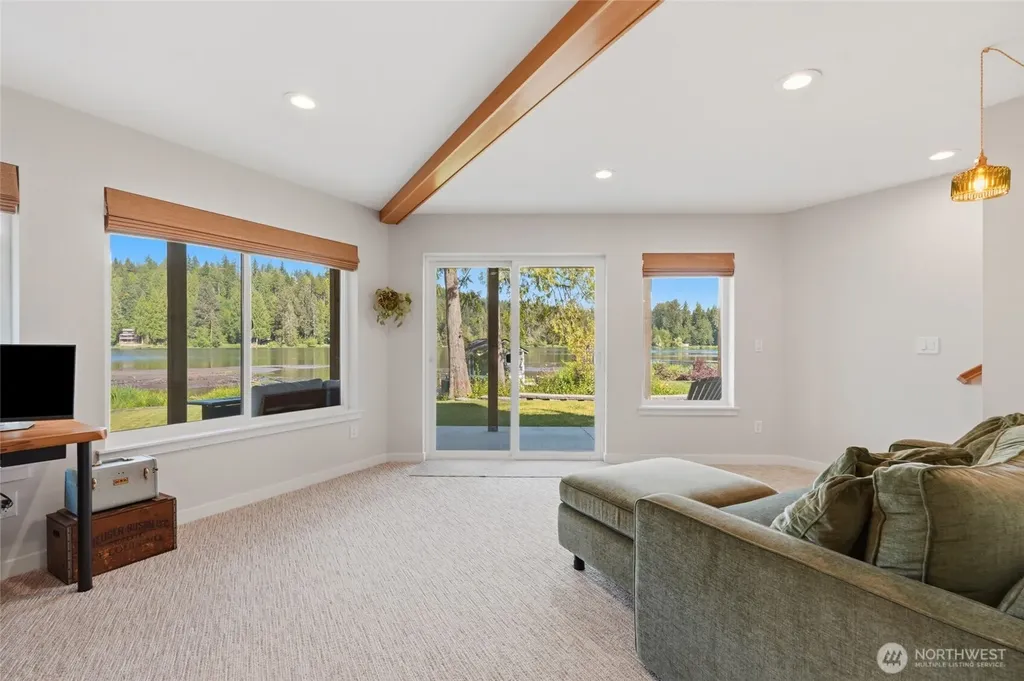 1305 SW Lake Roesiger Snohomish WA 98290