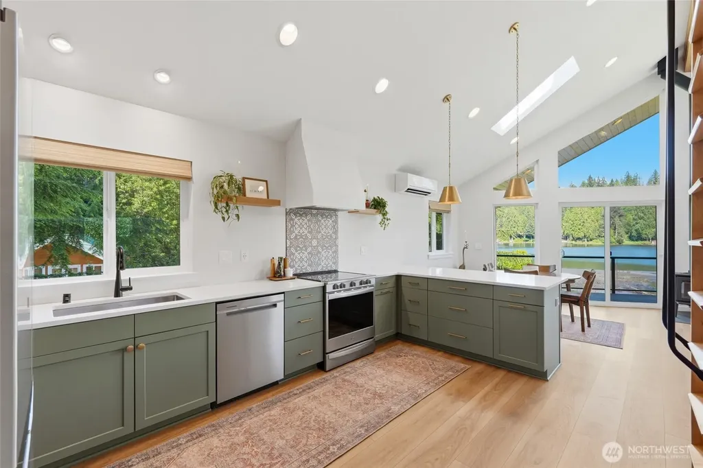 1305 SW Lake Roesiger Snohomish WA 98290
