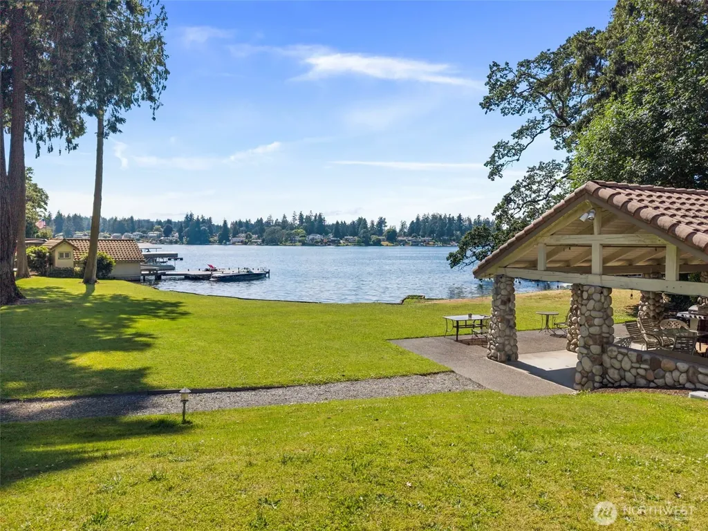 7201 Holly Hedge SW Lakewood WA 98499