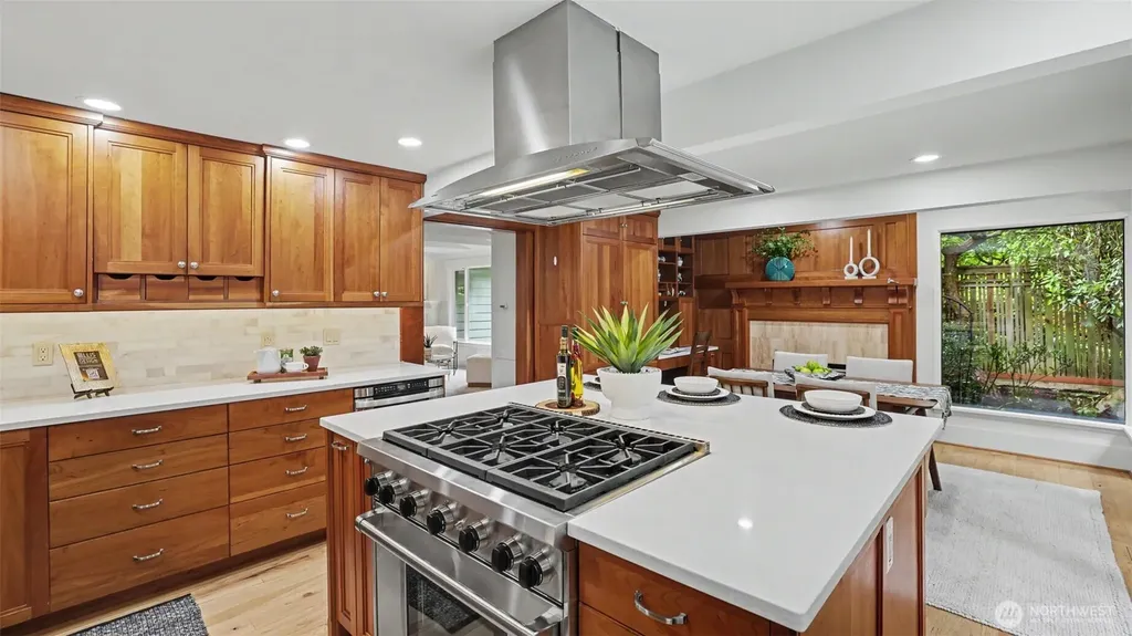 10555 SE 28th Street Beaux Arts WA 98004