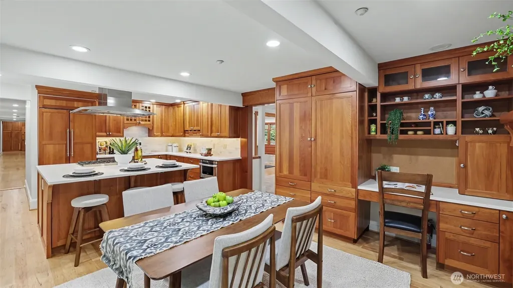 10555 SE 28th Street Beaux Arts WA 98004