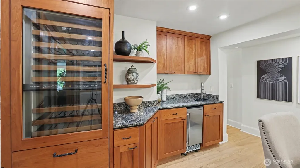 10555 SE 28th Street Beaux Arts WA 98004