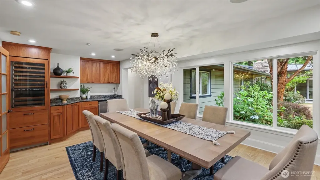 10555 SE 28th Street Beaux Arts WA 98004