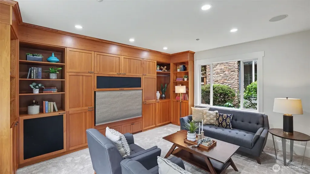 10555 SE 28th Street Beaux Arts WA 98004