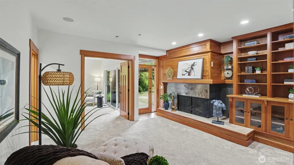 10555 SE 28th Street Beaux Arts WA 98004