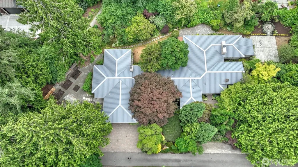 10555 SE 28th Street Beaux Arts WA 98004