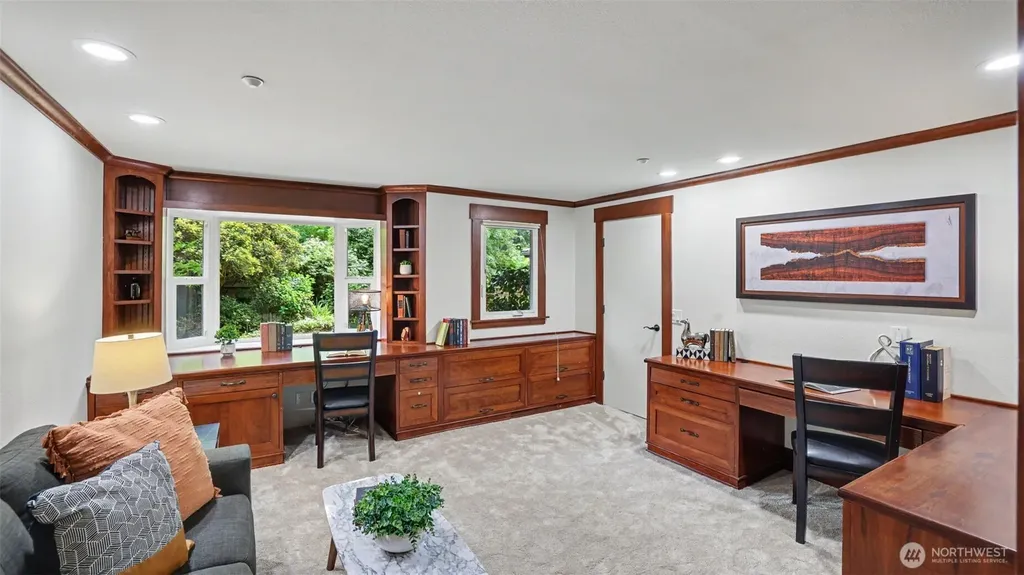 10555 SE 28th Street Beaux Arts WA 98004