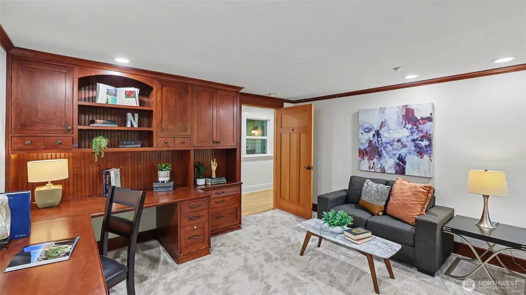 10555 SE 28th Street Beaux Arts WA 98004