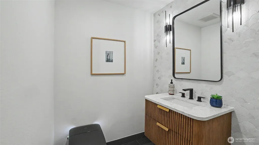10555 SE 28th Street Beaux Arts WA 98004