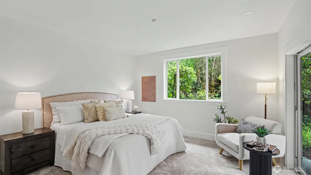 10555 SE 28th Street Beaux Arts WA 98004