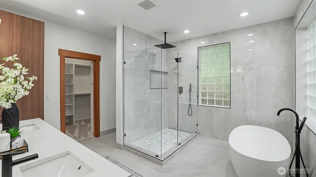 10555 SE 28th Street Beaux Arts WA 98004