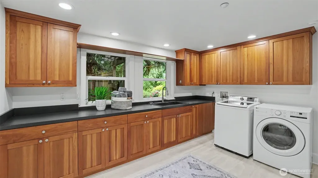 10555 SE 28th Street Beaux Arts WA 98004